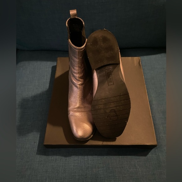 Kenneth Cole metallic ankle boots in size 8.5. - Picture 7 of 12